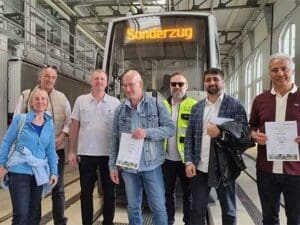 Fahrlehrer fahren Straßenbahn